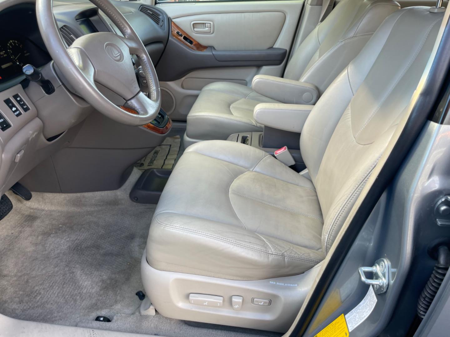 2000 Lexus RX 300 AWD (JT6HF10U4Y0) with an 3.0L V6 DOHC 24V engine, 4-Speed Automatic Overdrive transmission, located at 813 E Fairview Ave, Meridian , ID, 83642, (208) 336-8230, 43.618851, -116.384010 - Photo#7